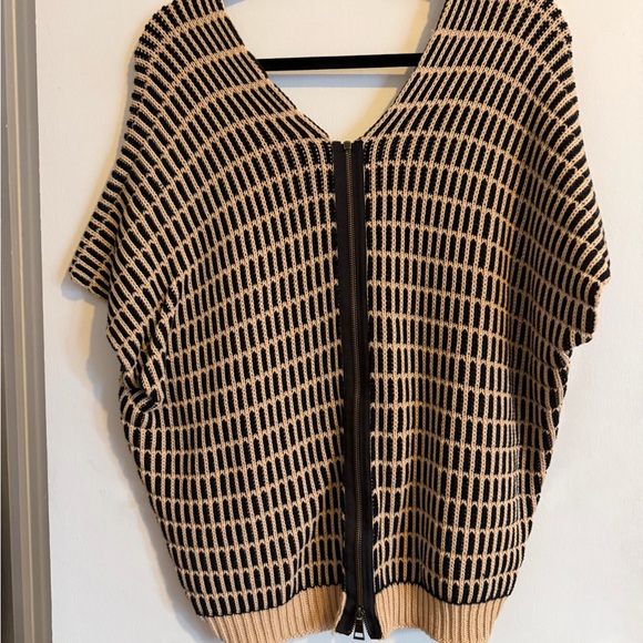 Free People Black and Tan V-Neck Sweater - Picture 3 of 3